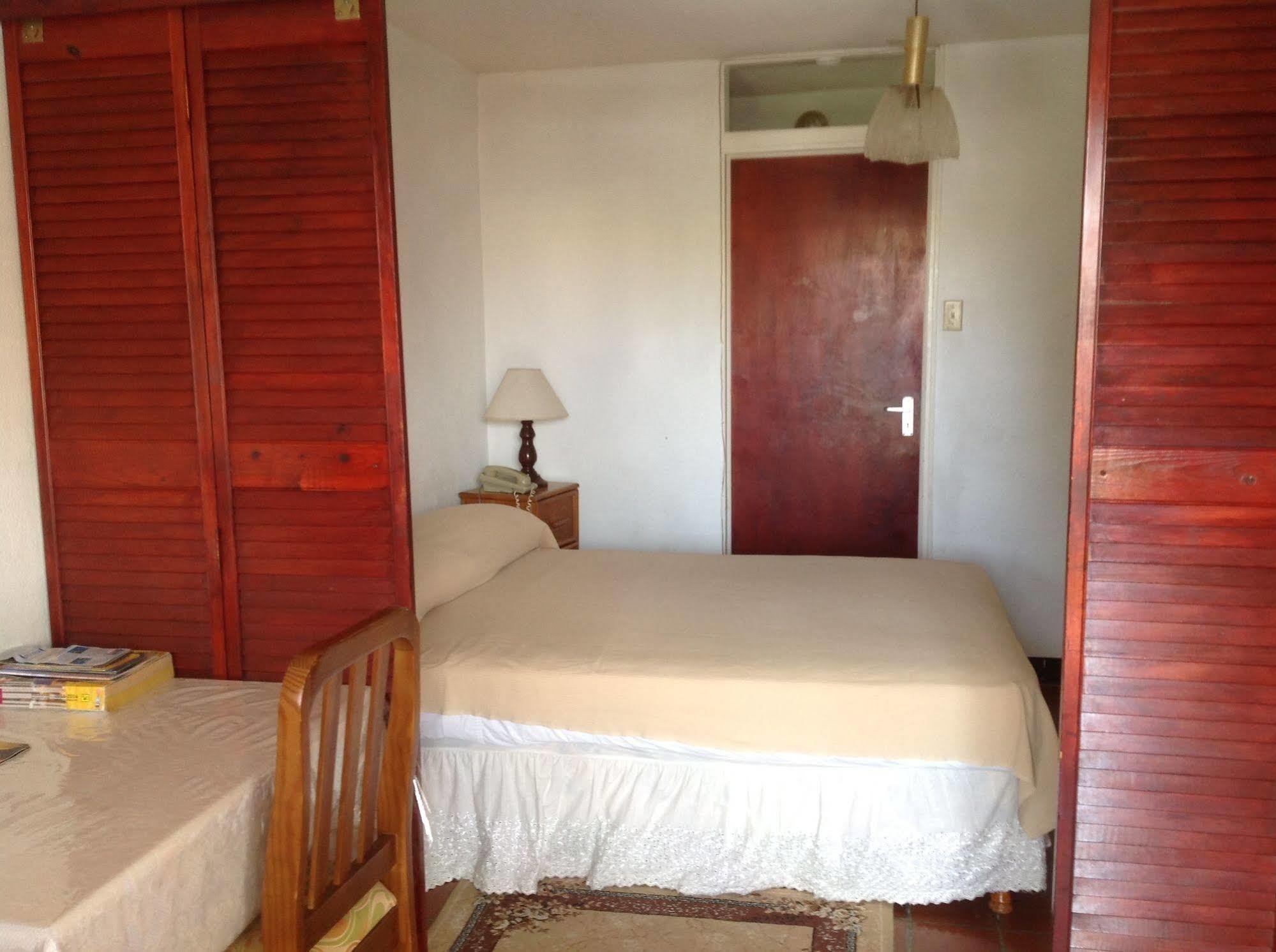 Carib Blue Apartments Oistins Exterior foto