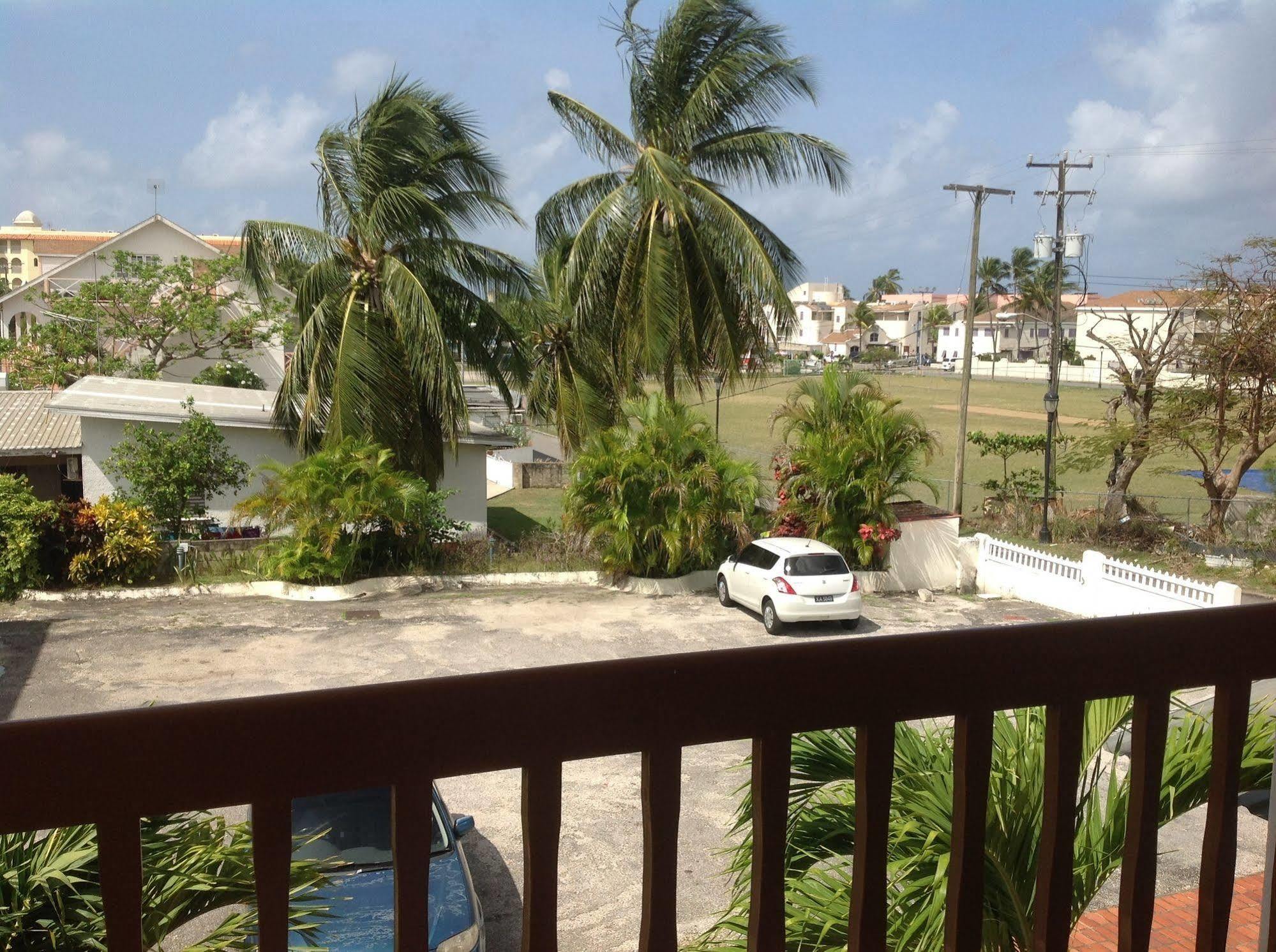 Carib Blue Apartments Oistins Exterior foto