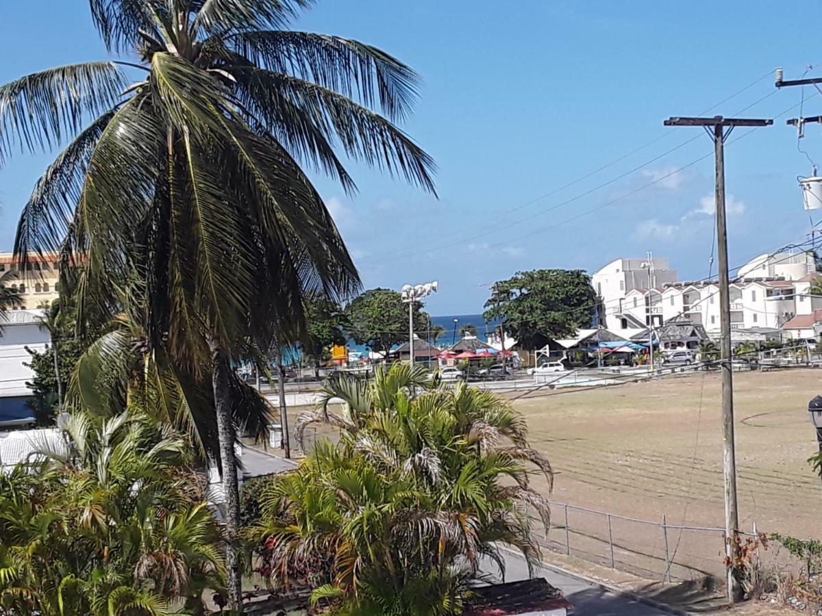 Carib Blue Apartments Oistins Exterior foto